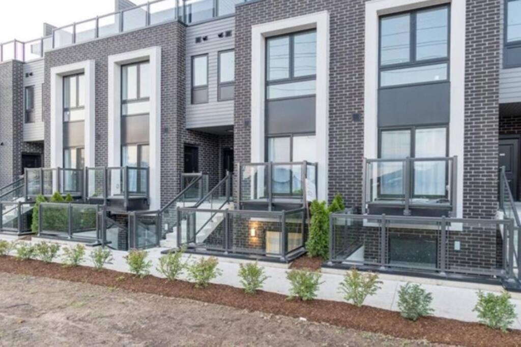 Exquisite, Bright & Modern Condo. Niagara Falls Esterno foto