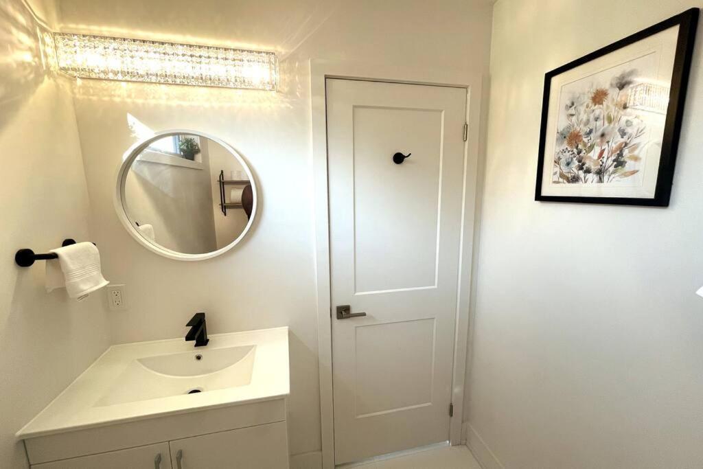Exquisite, Bright & Modern Condo. Niagara Falls Esterno foto