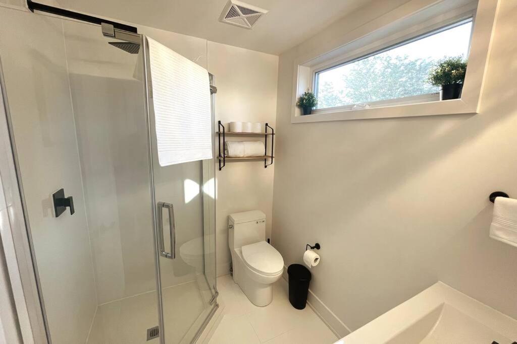 Exquisite, Bright & Modern Condo. Niagara Falls Esterno foto