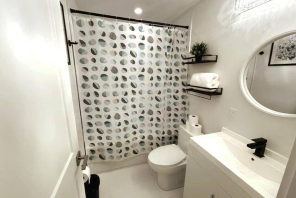 Exquisite, Bright & Modern Condo. Niagara Falls Esterno foto