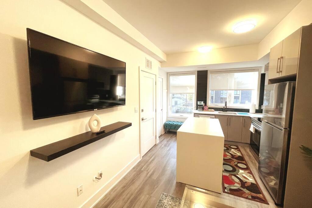 Exquisite, Bright & Modern Condo. Niagara Falls Esterno foto