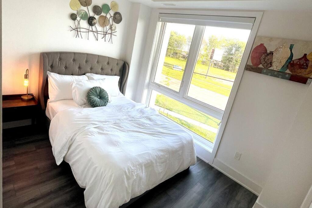 Exquisite, Bright & Modern Condo. Niagara Falls Esterno foto